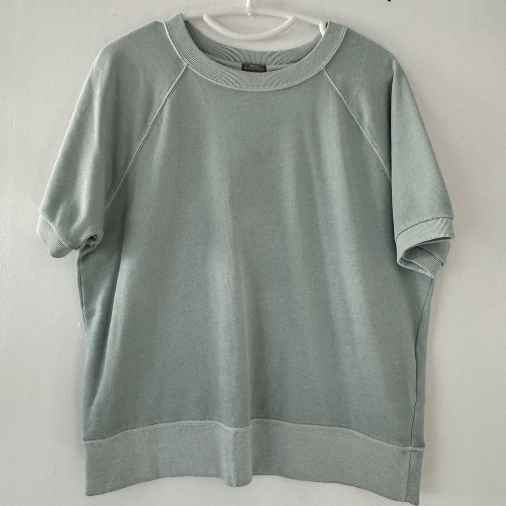 GAP athletic short sleeve sweatshirt. Almost new condition.